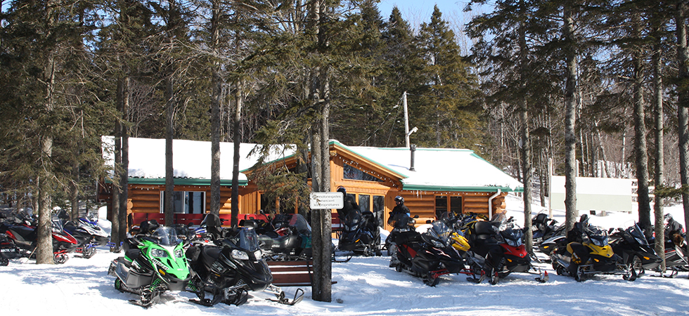 club des montagnards motos neiges ski-doo hiver